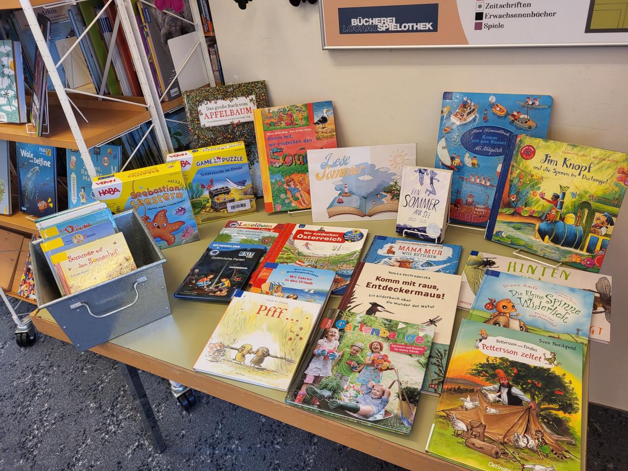Bücher auf den Tisch